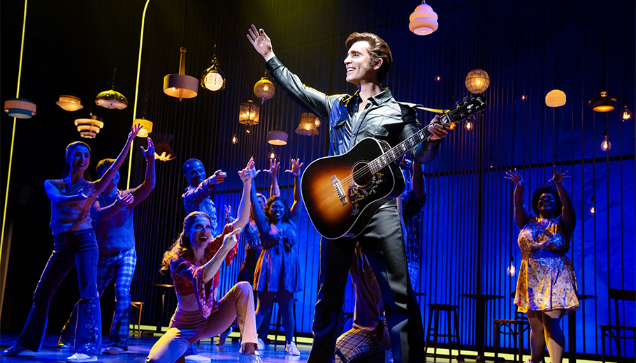 Nick Fradiani as ‘Neil Diamond – Then’ and The N oise singing “Cracklin’ Rosie” in A BEAUTIFUL NOISE, THE NEIL DIAMOND MUSICAL. Photo ©Julieta Cervantes.