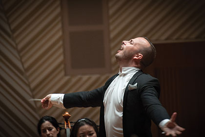 Yannick Nézet-Séguin conducting