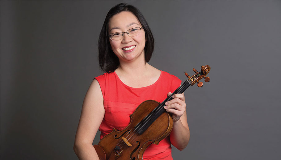 Juliette Kang with violin