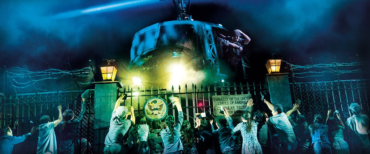 The helicopter lands in ‘The Nightmare’ in MISS SAIGON © Matthew Murphy