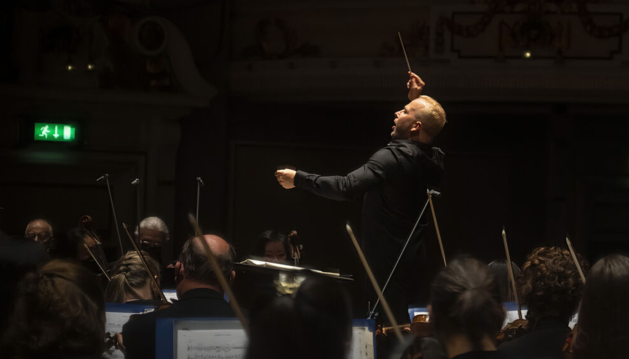 Yannick Nézet-Séguin conducting The Philadelphia Orchestra.